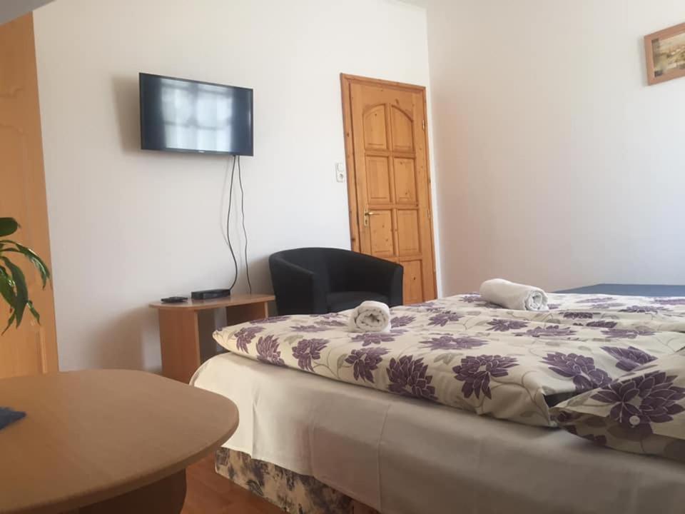 Hubertus Vendeghaz Hotel Parad Luaran gambar