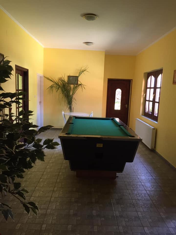 Hubertus Vendeghaz Hotel Parad Luaran gambar