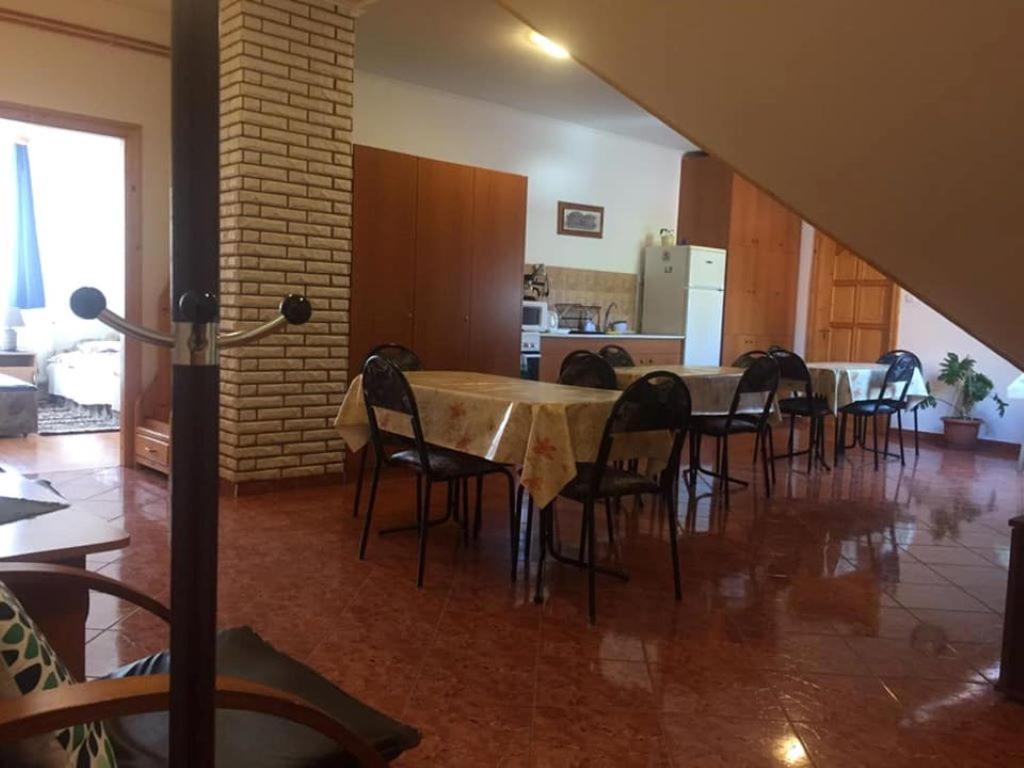 Hubertus Vendeghaz Hotel Parad Luaran gambar