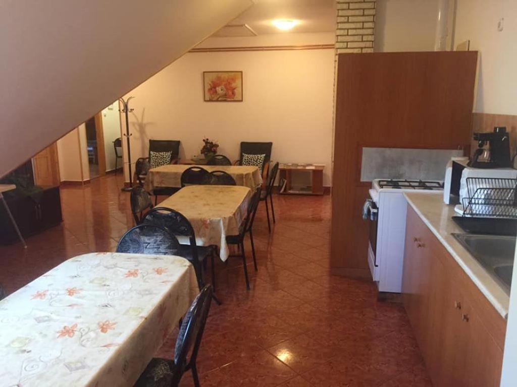 Hubertus Vendeghaz Hotel Parad Luaran gambar